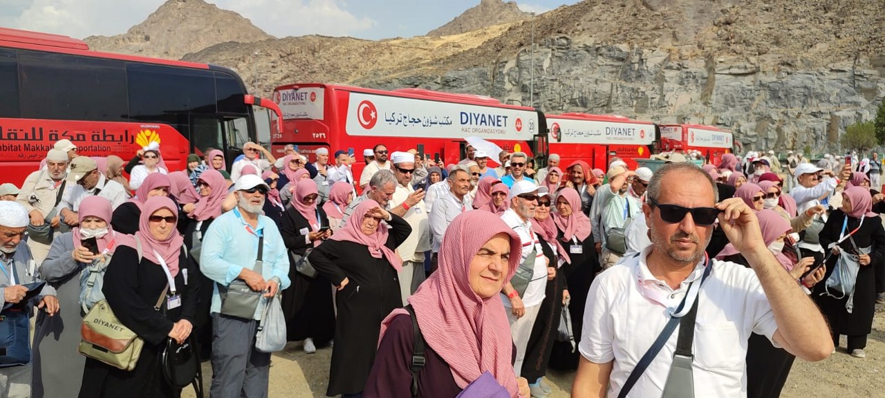 Erzincanlı hacılar Mekke’de ziyaret yerlerini gezdiler