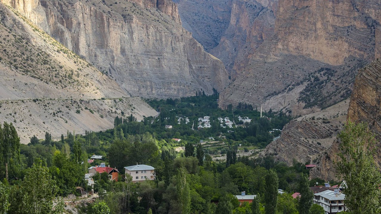 Türkiye'de mutlaka görmeniz gereken yerlerden biri, Uzundere (3)_1280x720