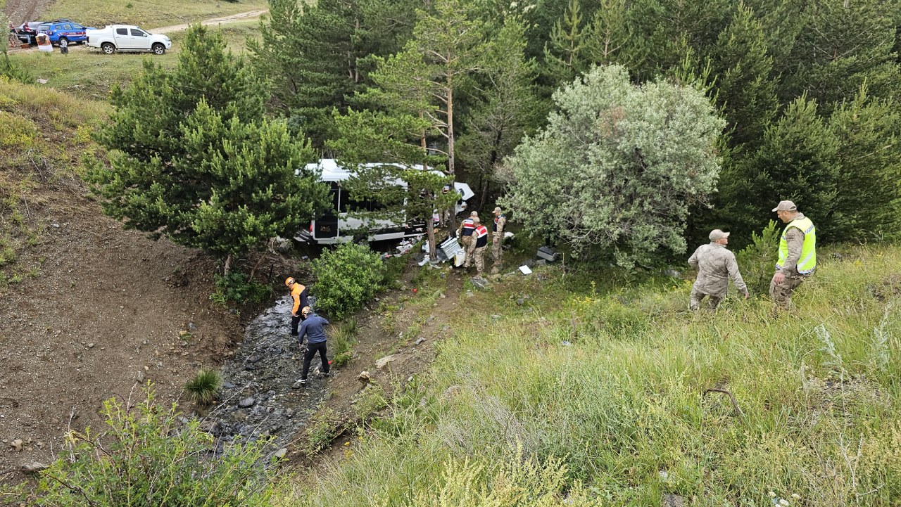 Düğün dönüşü kaza 4 ölü, 10 yaralı (1)_1280x721