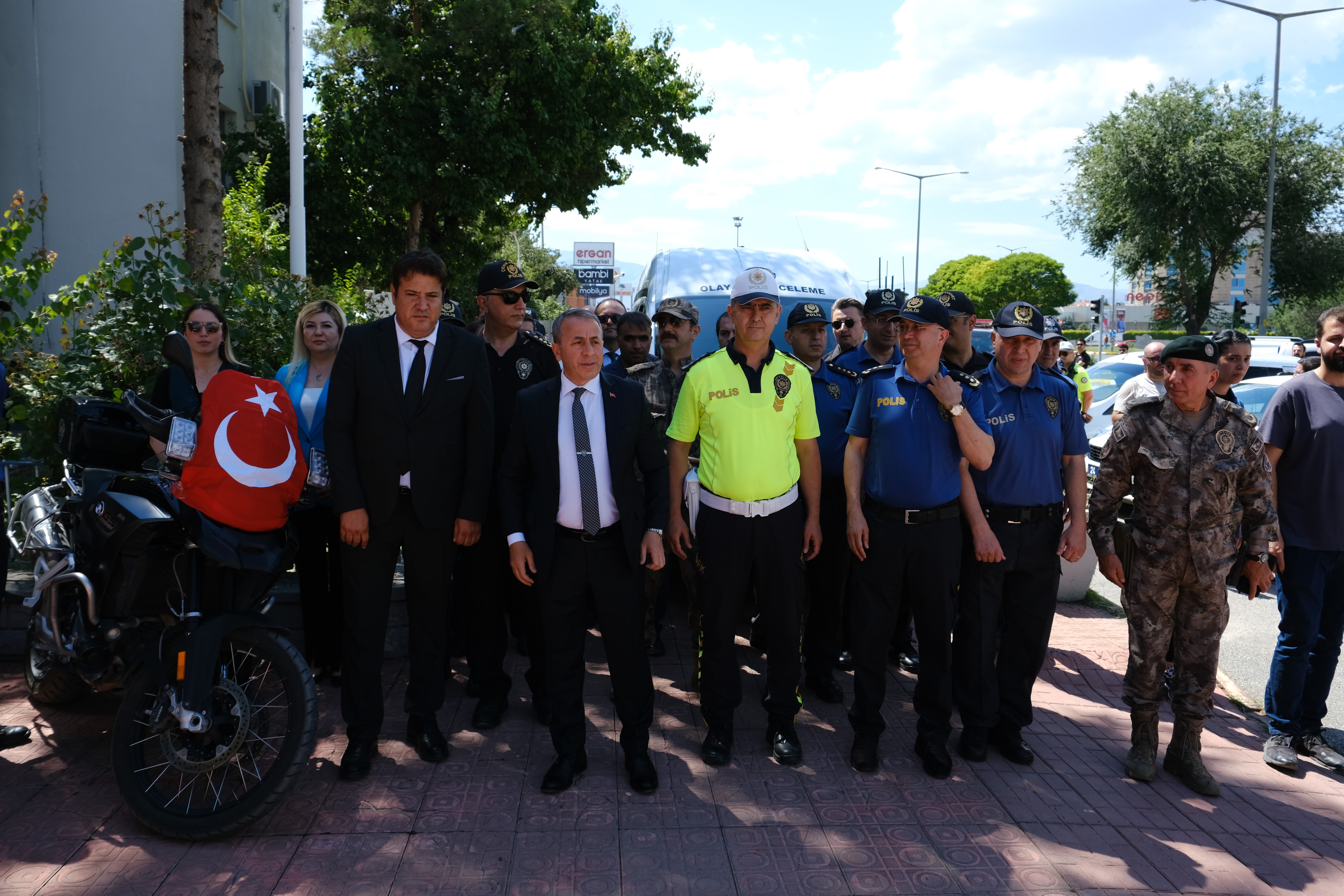  Erzincan Emniyet Müdürlüğü 40 araçla gücüne güç kattı (1)