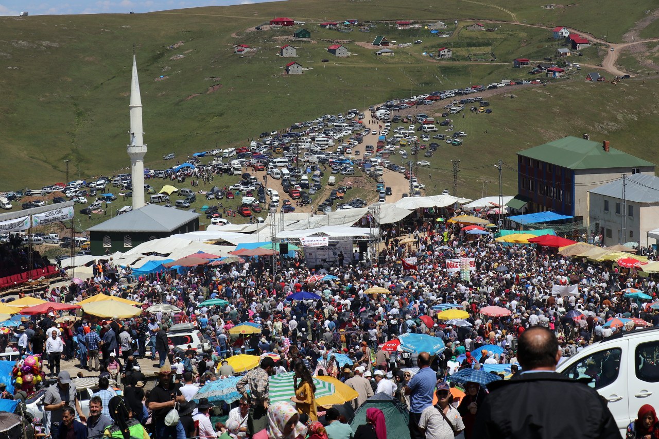 Kadırga Yaylası şenliklerinde 60 bin kişi katıldı (1)_1280x853