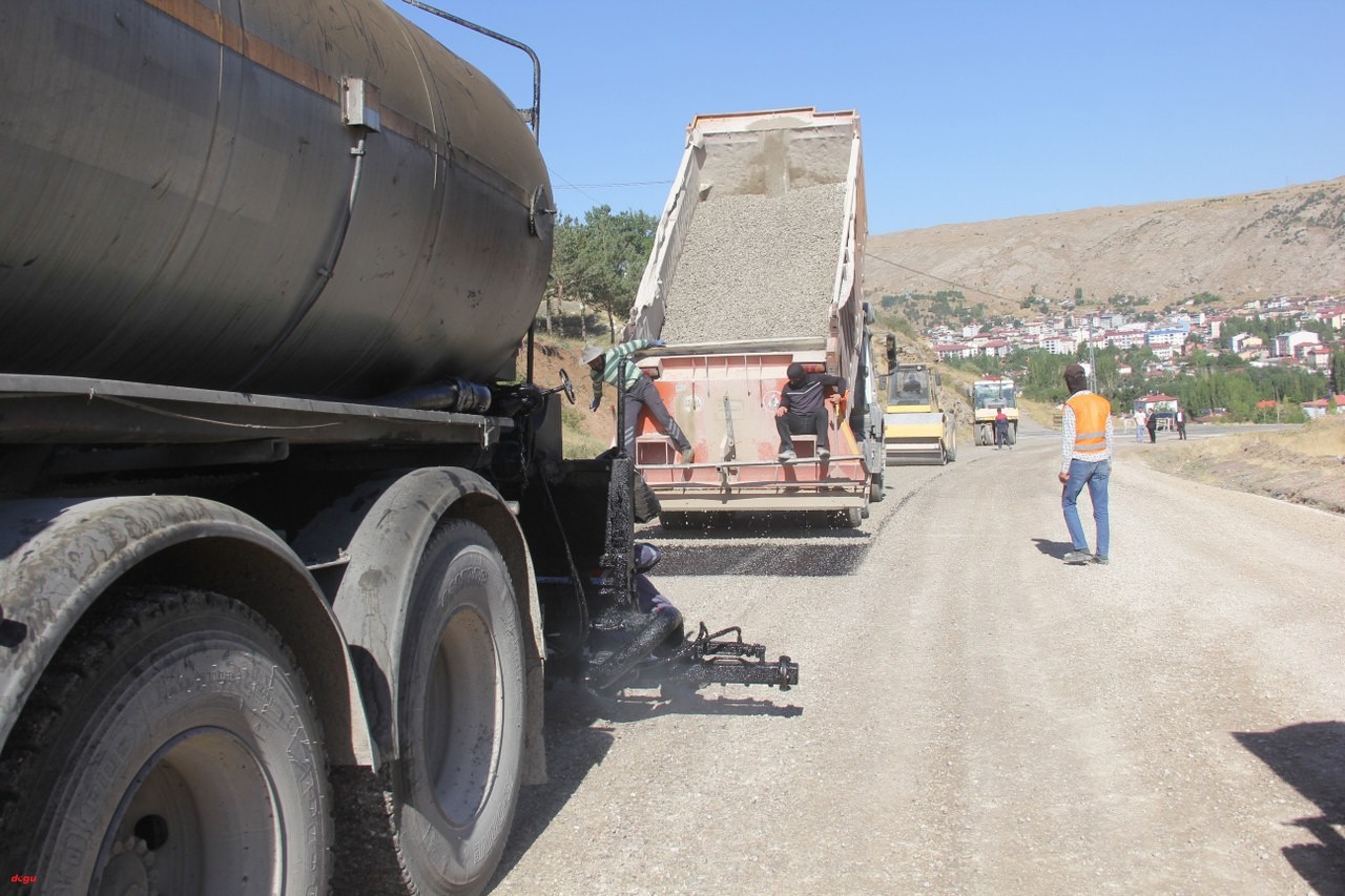40 yıldır kullanılamayan Sivas- Erzincan yolunda onarım başladı (1)_1280x853