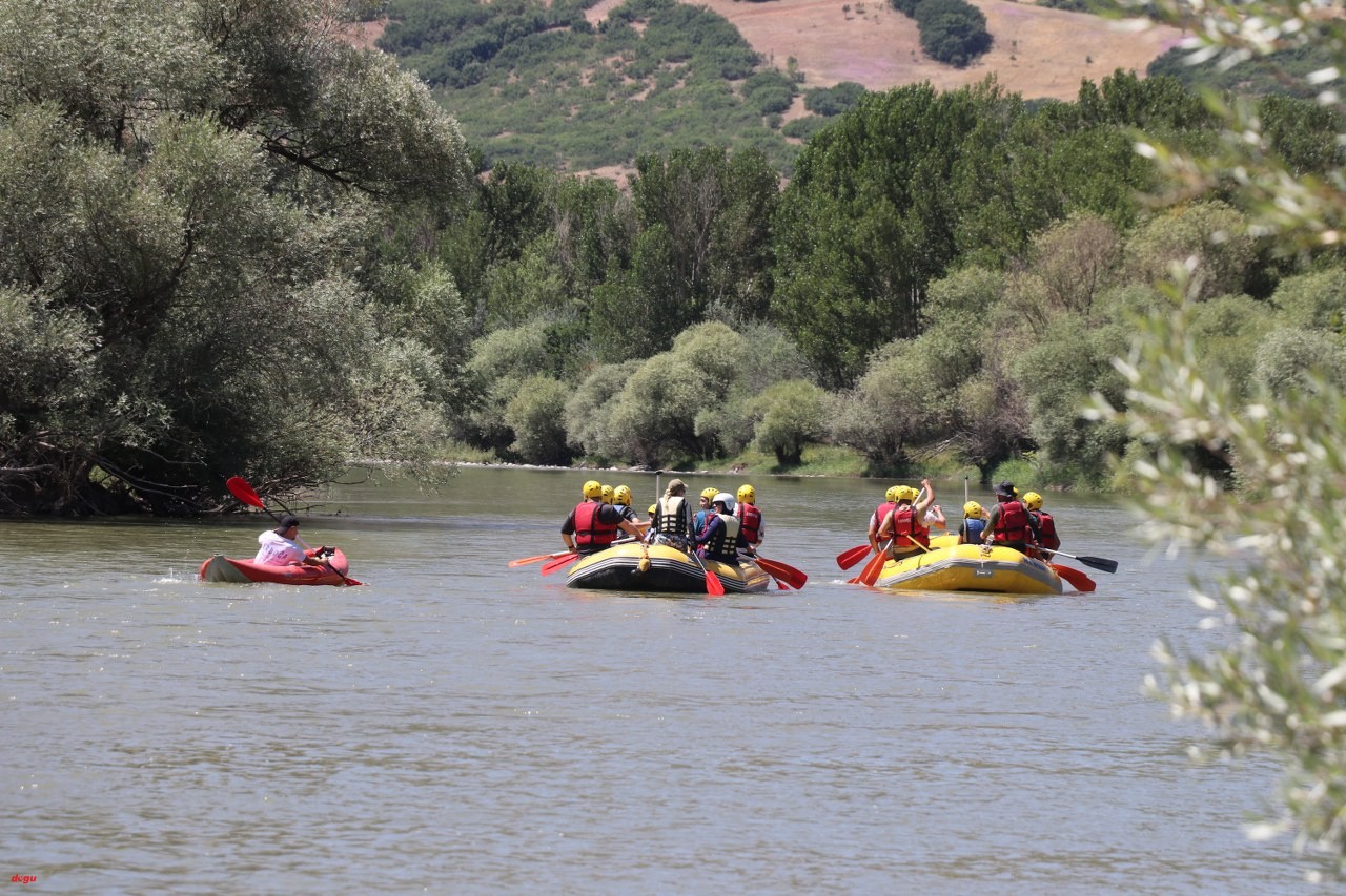 Erzincan'da dört mevsim rafting heyecanı