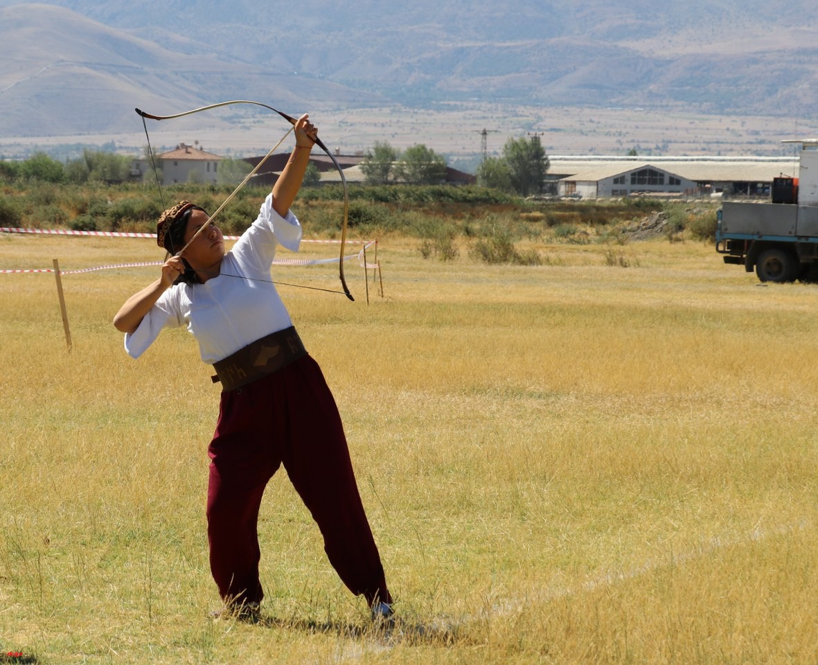 Mengücek Gazi Hava Koşusu Türkiye Şampiyonası, Erzincan'da başladı (1)_1181x960