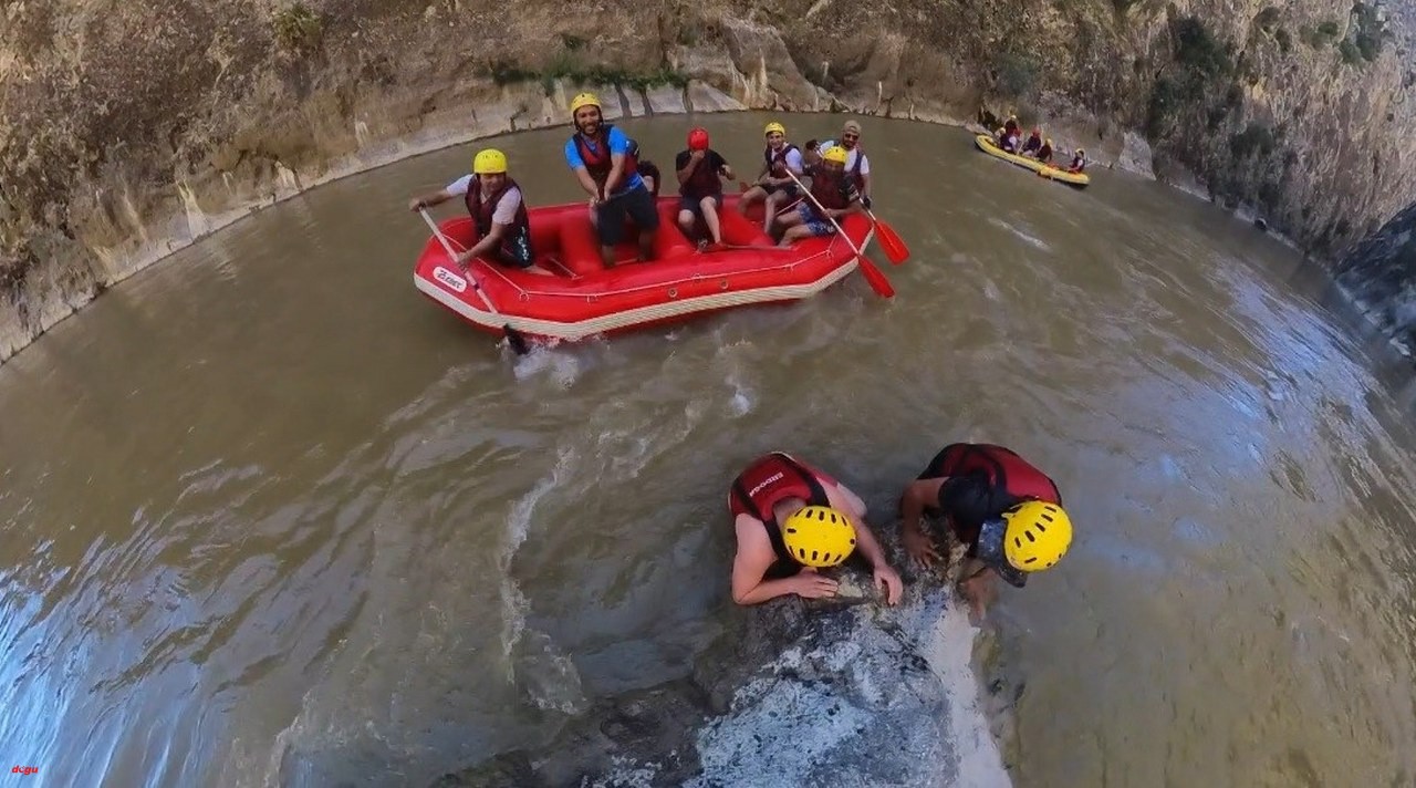 Erzincan Karasu Nehrinde adrenalin tutkunları için rafting vazgeçilmezlerden (2)_1280x712