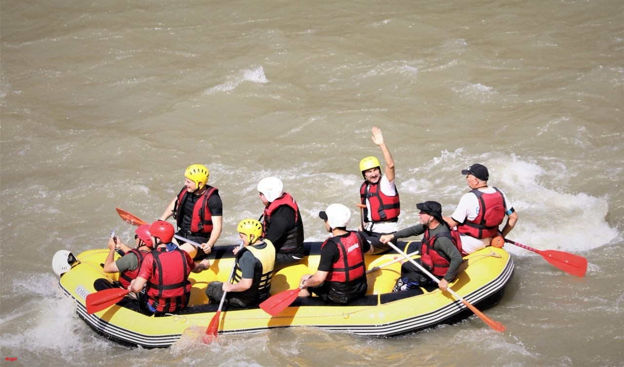 Erzincan Valisi Aydoğdu, Karasu Nehri'nde rafting yaptı (2)_1280x753