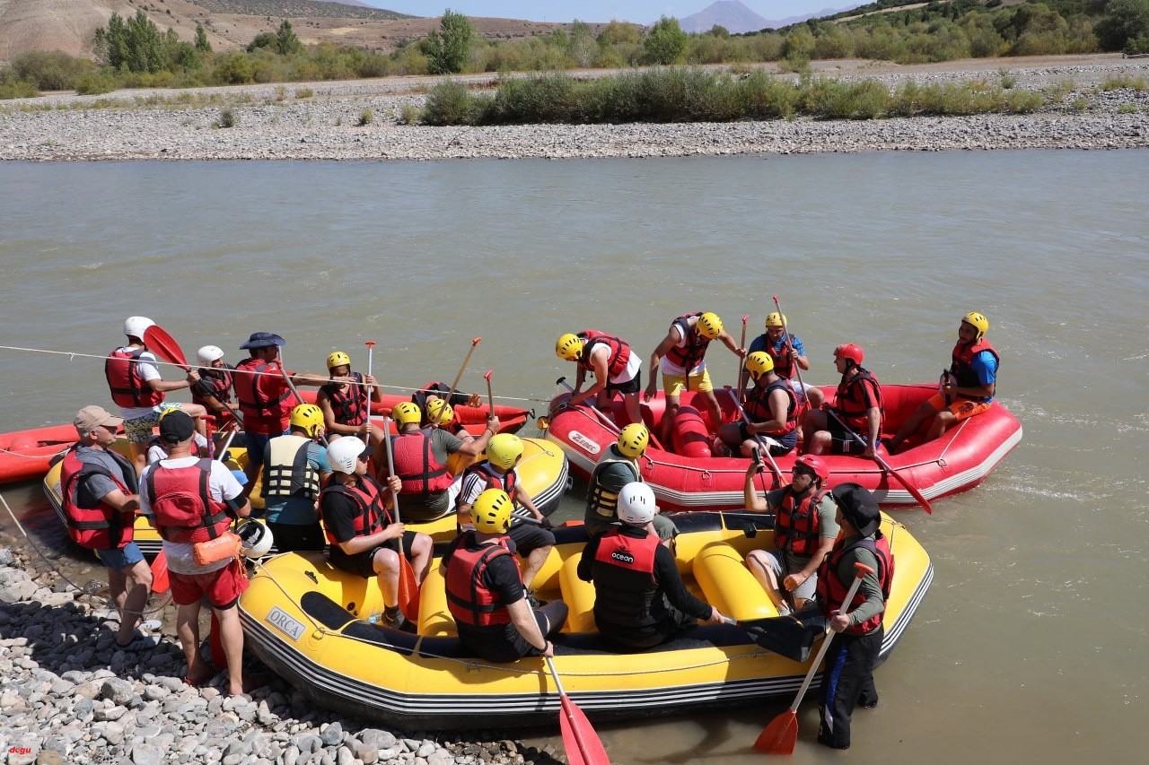 Erzincan Valisi Aydoğdu, Karasu Nehri'nde rafting yaptı (3)_1280x853