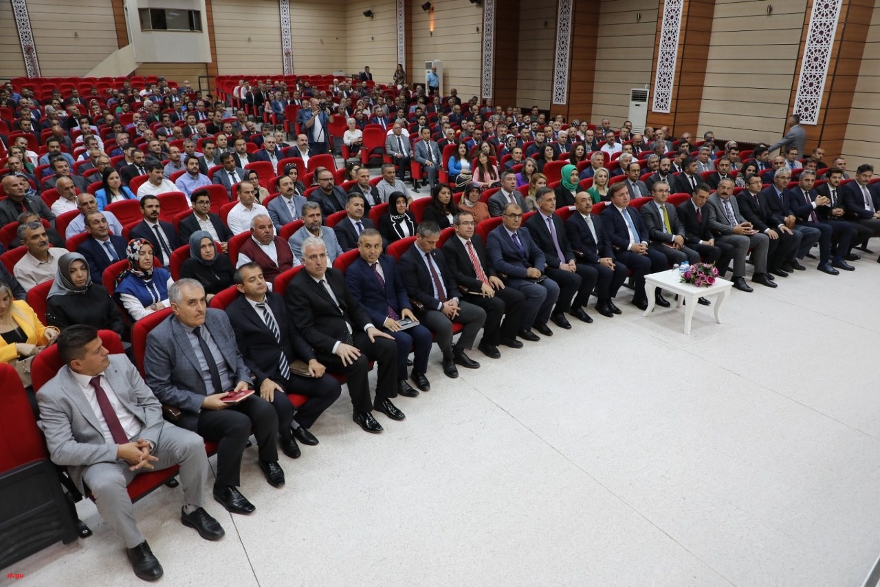 Erzincan Valisi Hamza Aydoğdu, eğitim camiasıyla bir araya geldi (2)_1280x853