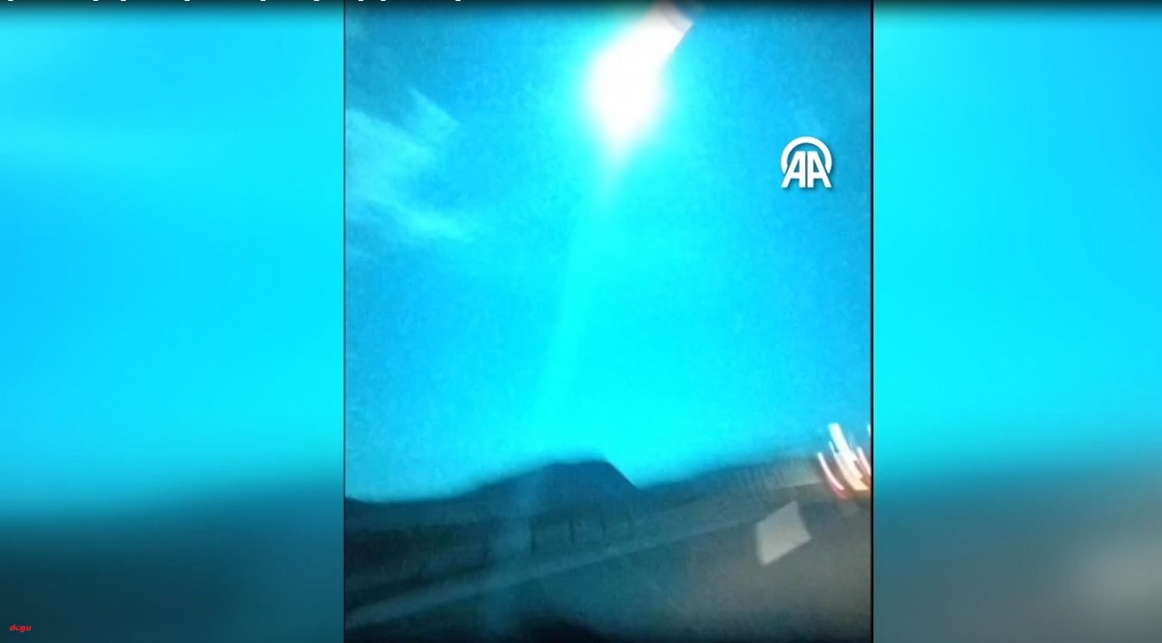 Erzincan'da meteor düşmesi cep telefonu kamarasına yansıdı (2)_1280x708