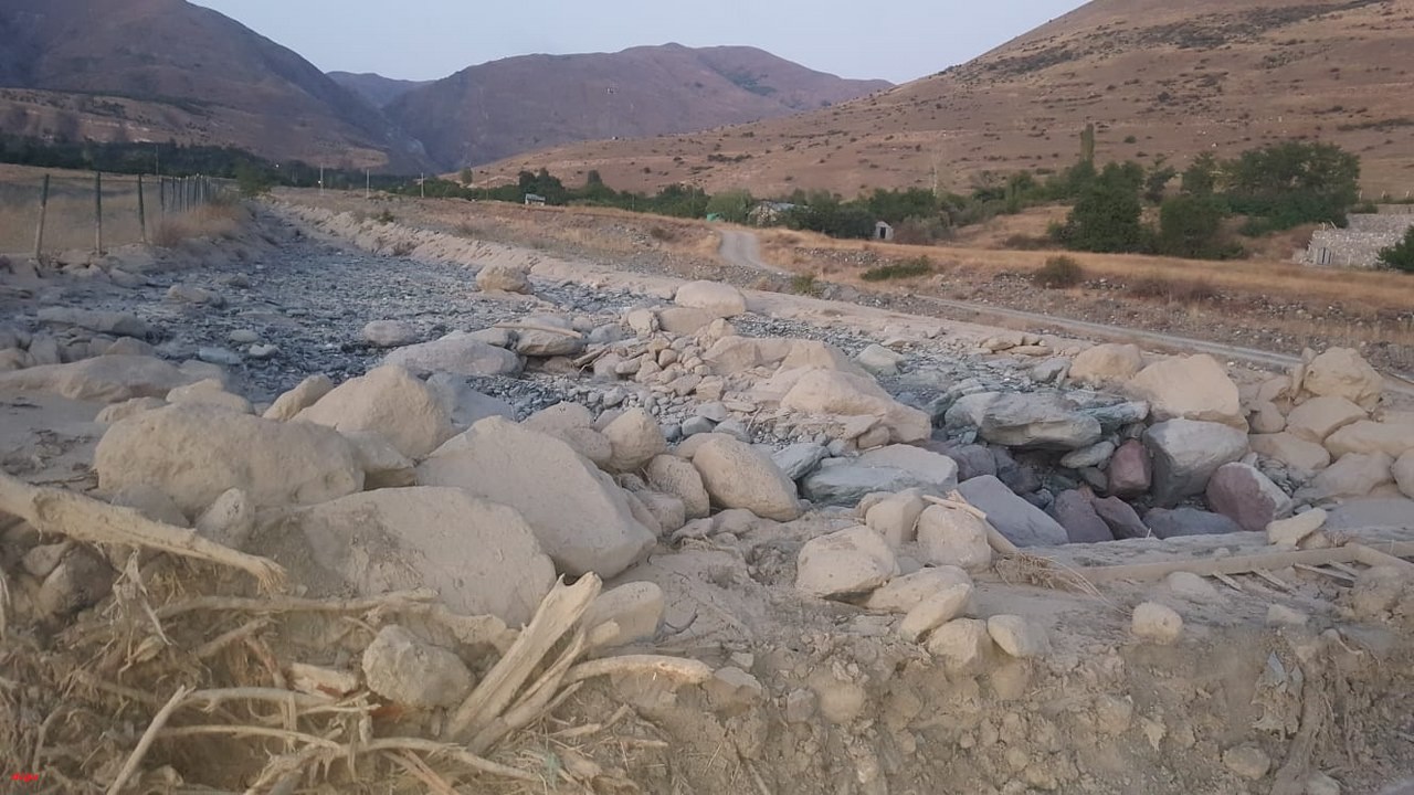 Erzincan’da yaşanan selin üzerinden 12 gün geçti hala arazi yolları yapılamadı (1)_1280x720