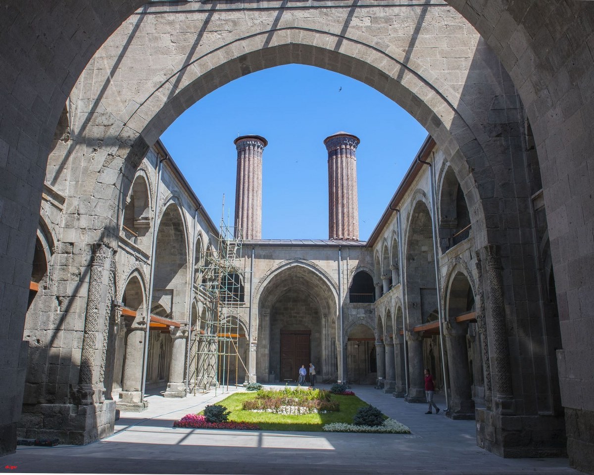 erzurum çifte minareli medrese_1200x960