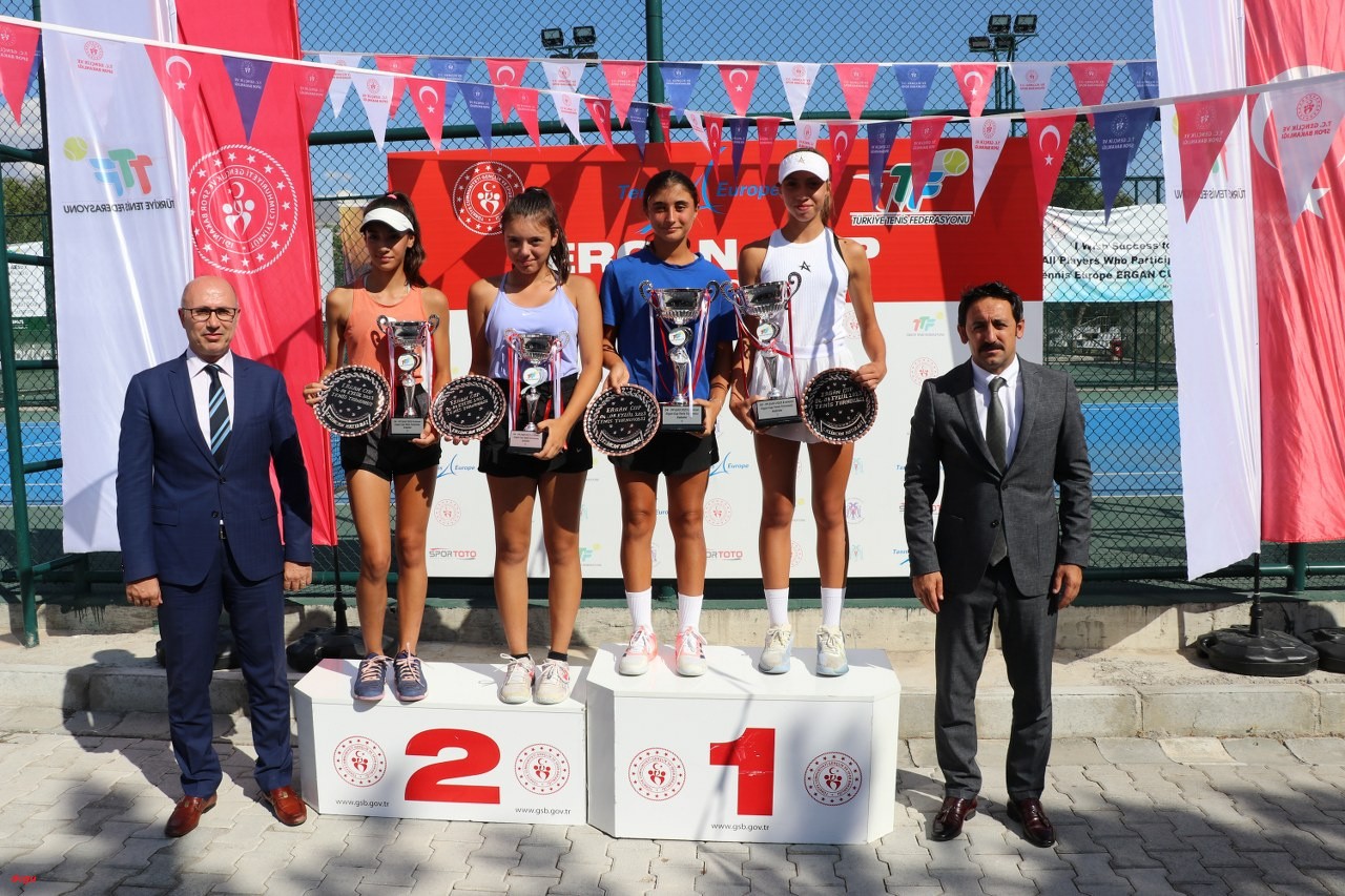 Uluslararası 14 Yaş ve Altı Ergan Cup Tenis Turnuvası, Erzincan'da tamamlandı (3)_1280x853