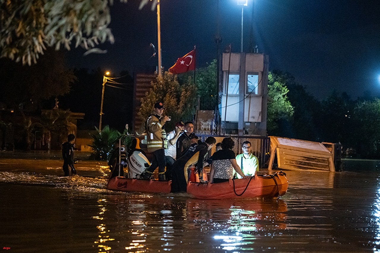 Yağışlar taşkın ve sele döndü İstanbul ve Kırklareli'nden acı haberler geldi  (2)_1280x853