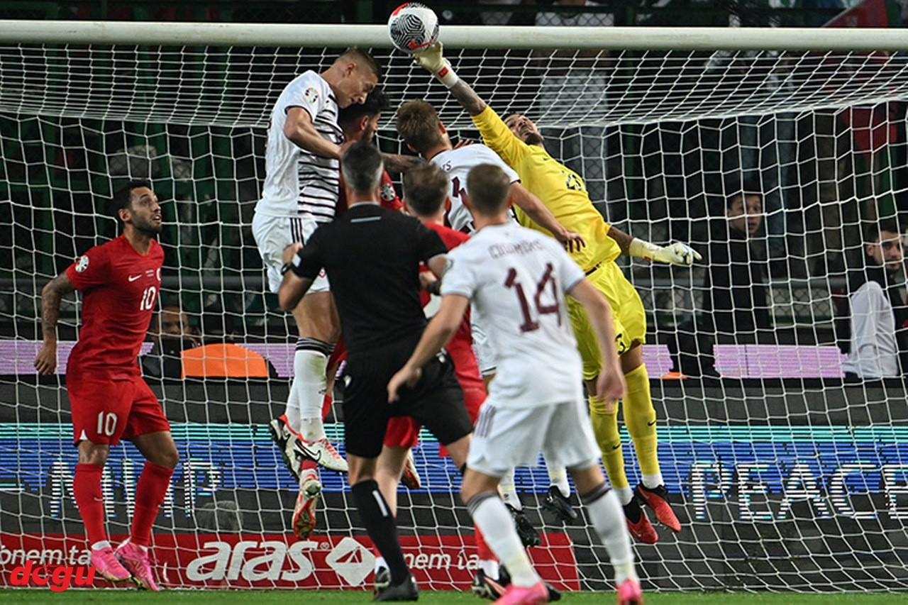 A Milli Futbol Takımımızdan önemli başarı,  Avrupa Şampiyonası bileti aldı (1)_1280x853