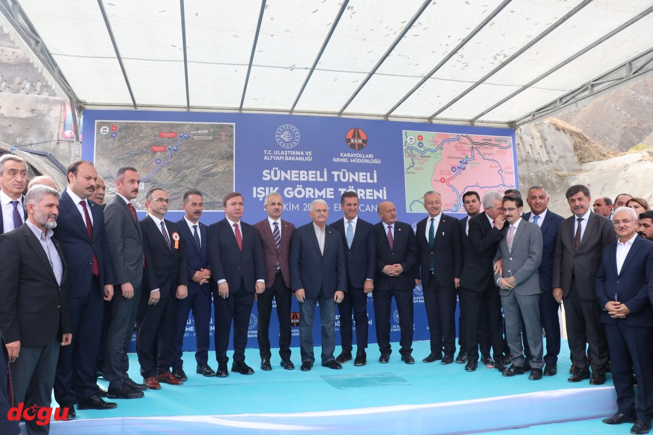 Bakan Uraloğlu, Erzincan'daki Sünebeli Tüneli Işık Görme Töreni'ne katıldı (3)_1280x853