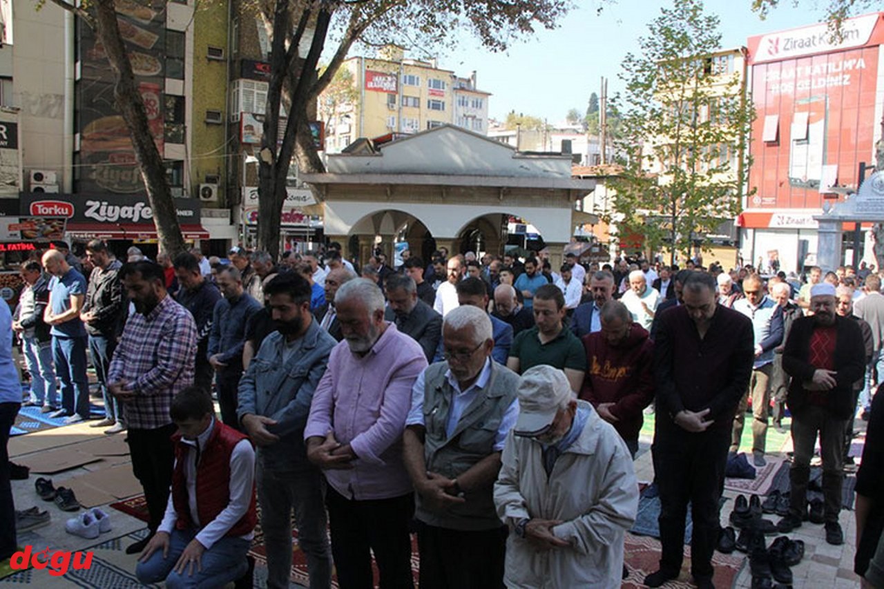 Cuma namazı sonrası camilerde gıyabi cenaze namazı kılındı - Doğu Gazetesi