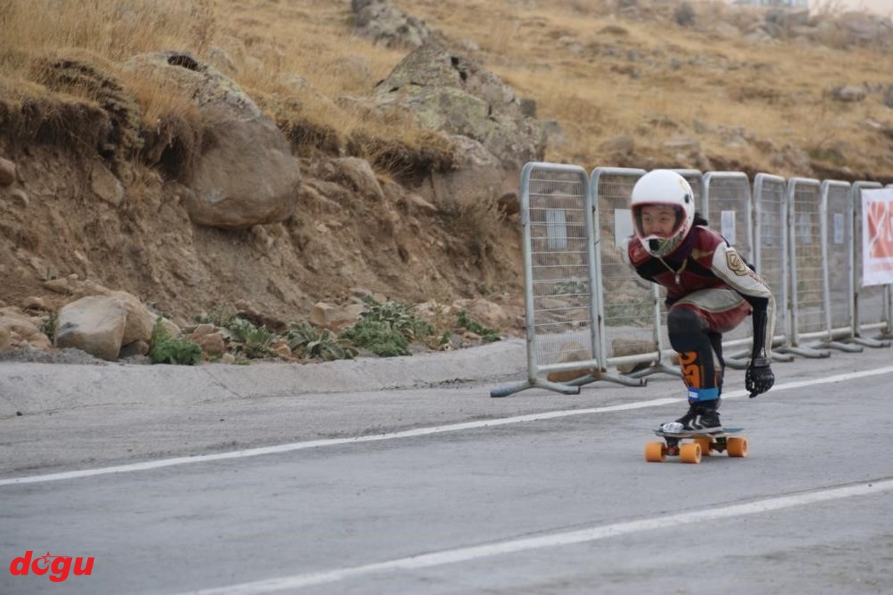 Dünya Yokuş Aşağı Kaykay Şampiyonası Erzincan Ergan Dağı'nda yapılacak (1)_1280x853