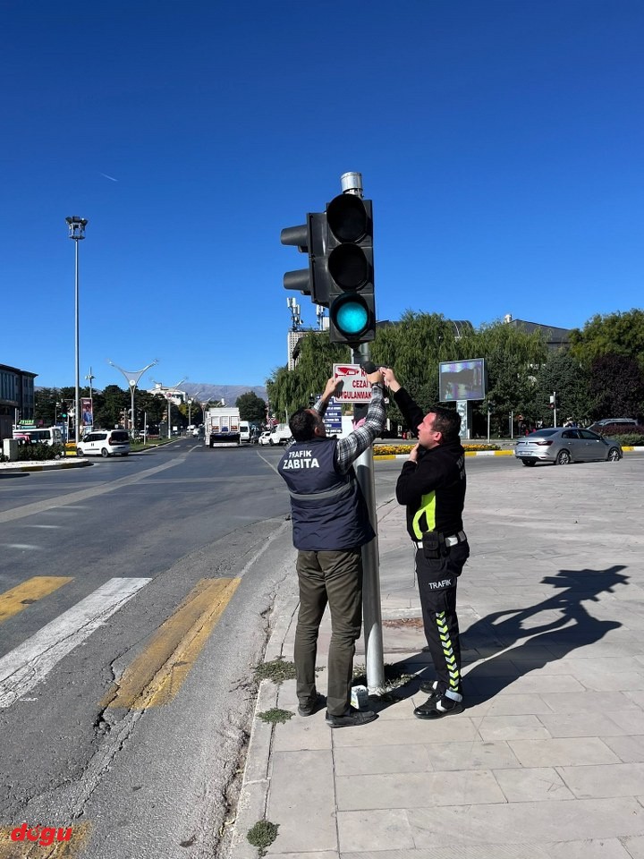 Erzincan'da kazaların arttığı kavşaklara yeni önlemler alınıyor (1)_720x960