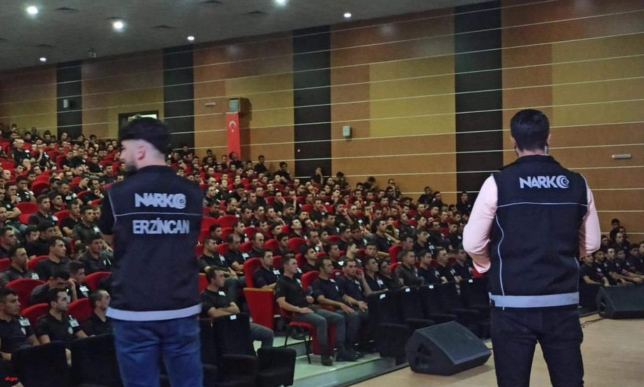 Erzincan'da Narkotik polisleri bir ayda 6 bin vatandaşı bilgilendirdi (2)_1280x769