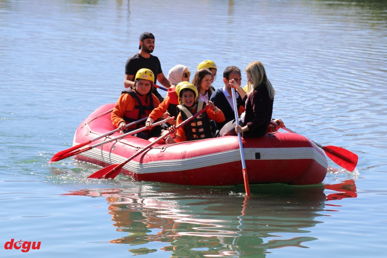 Erzincan'da özel çocuklar rafting heyecanı yaşadı (2)_1280x853