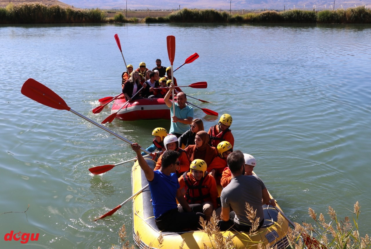 Erzincan'da özel çocuklar rafting heyecanı yaşadı (3)_1280x858