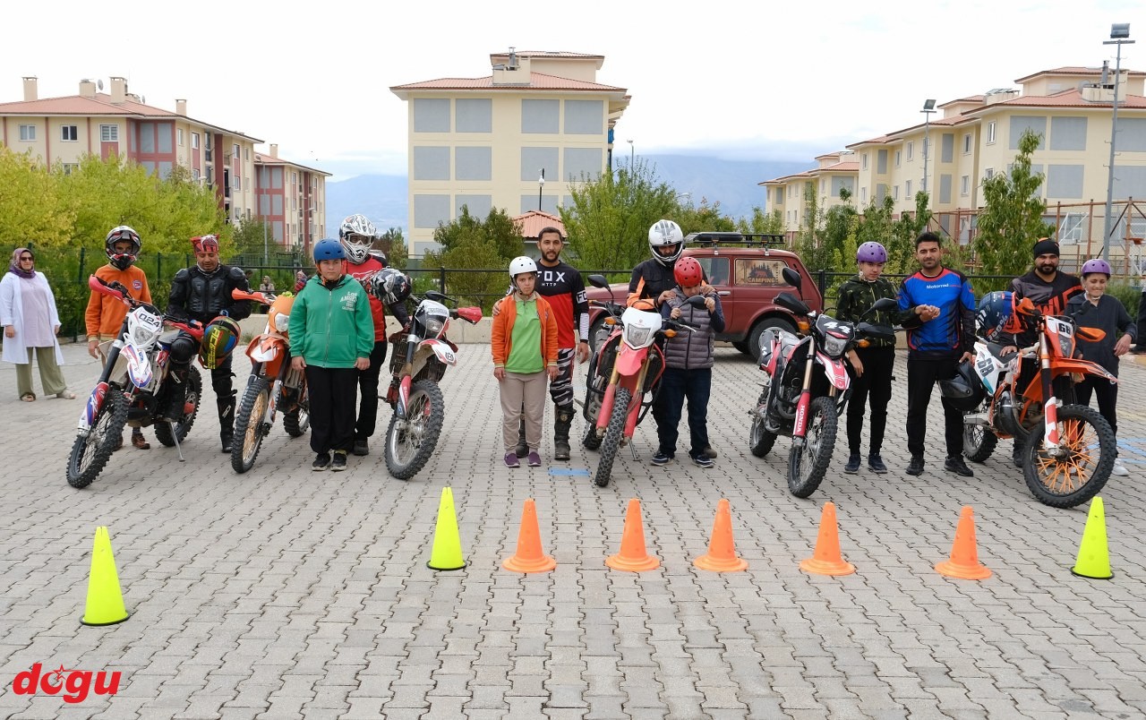 Erzincan'da özel çocuklara motocross sürprizi (2)_1280x804