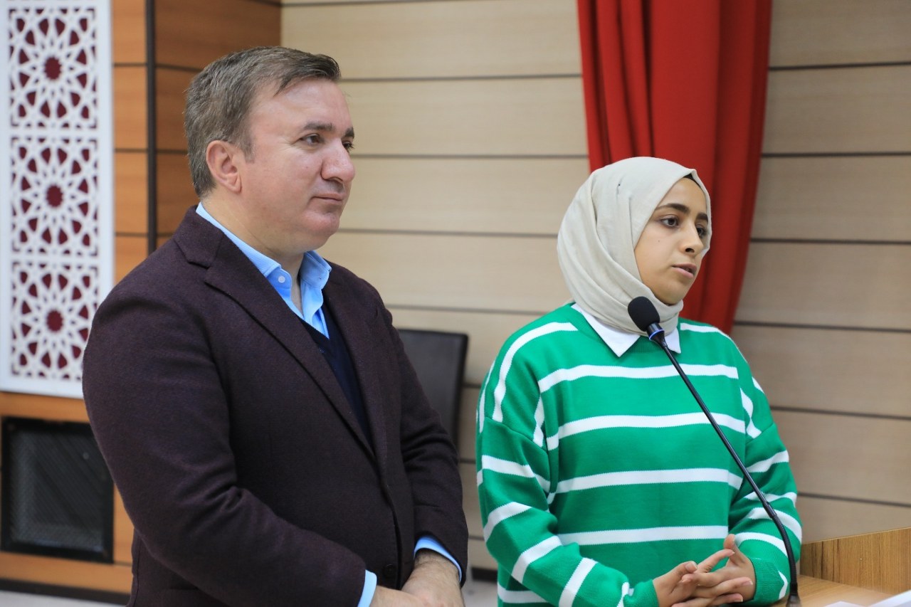 EBYÜ Öğrencilerine Burs Desteği (2)_1280x853