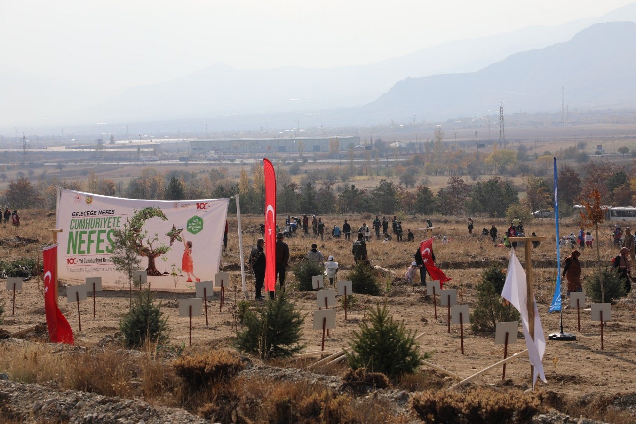 Erzincan’da 100. Yıl Cumhuriyet Ormanı oluşturuldu (2)_1280x853