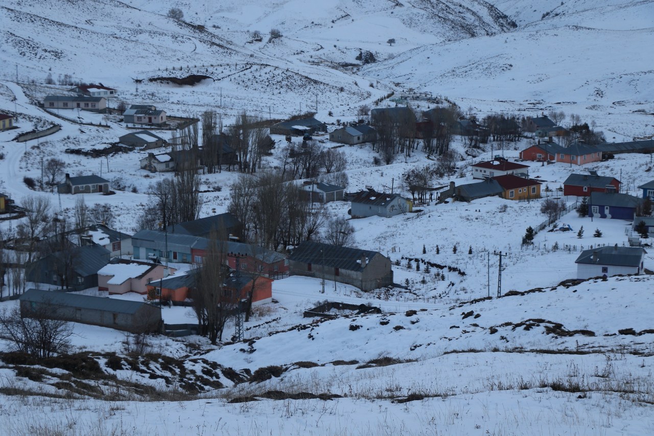 Erzincan’ın yüksek kesimlerinde kar yağışı etkili oldu (1)_1280x853