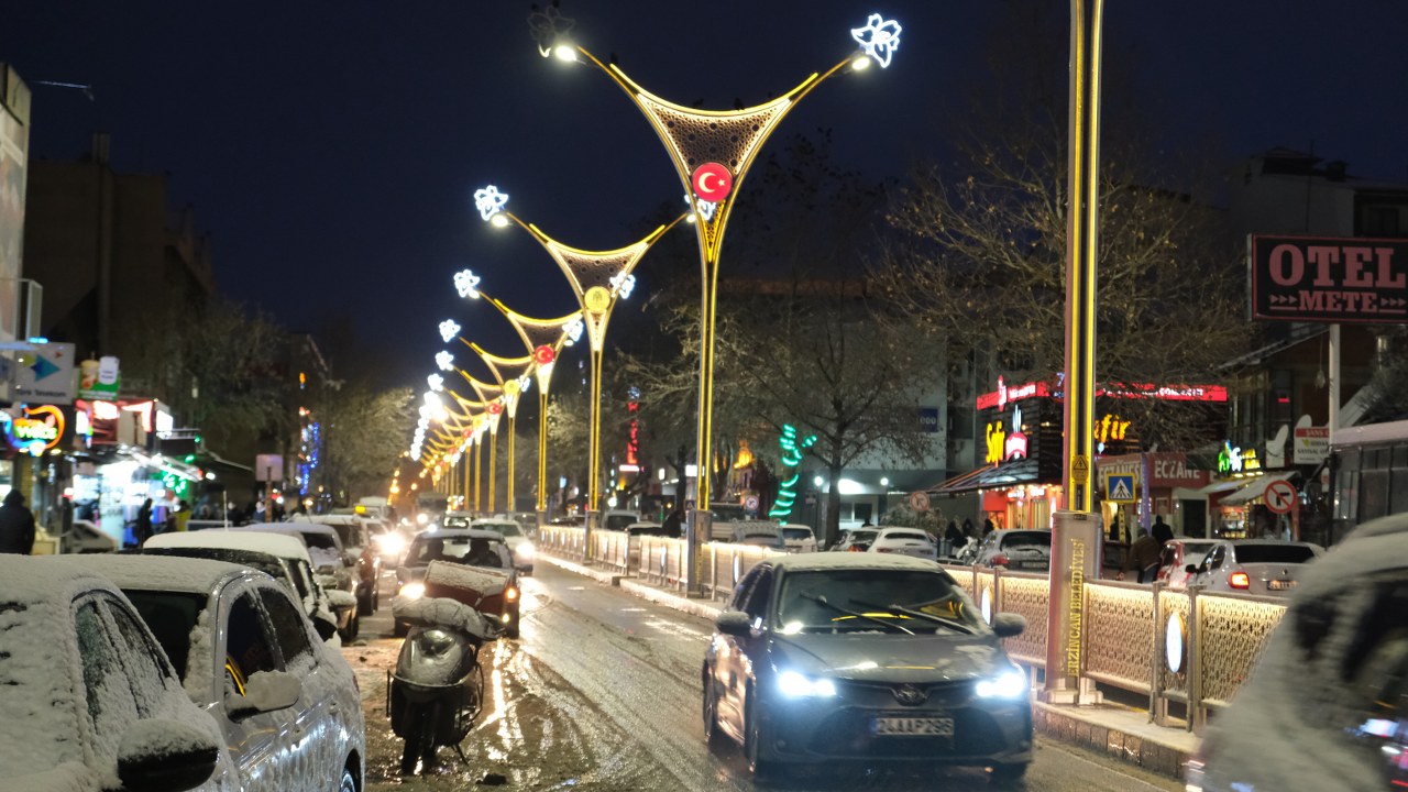 Erzincan 2023 Yılı Ilk Karı Yağdı (1) 1280X720