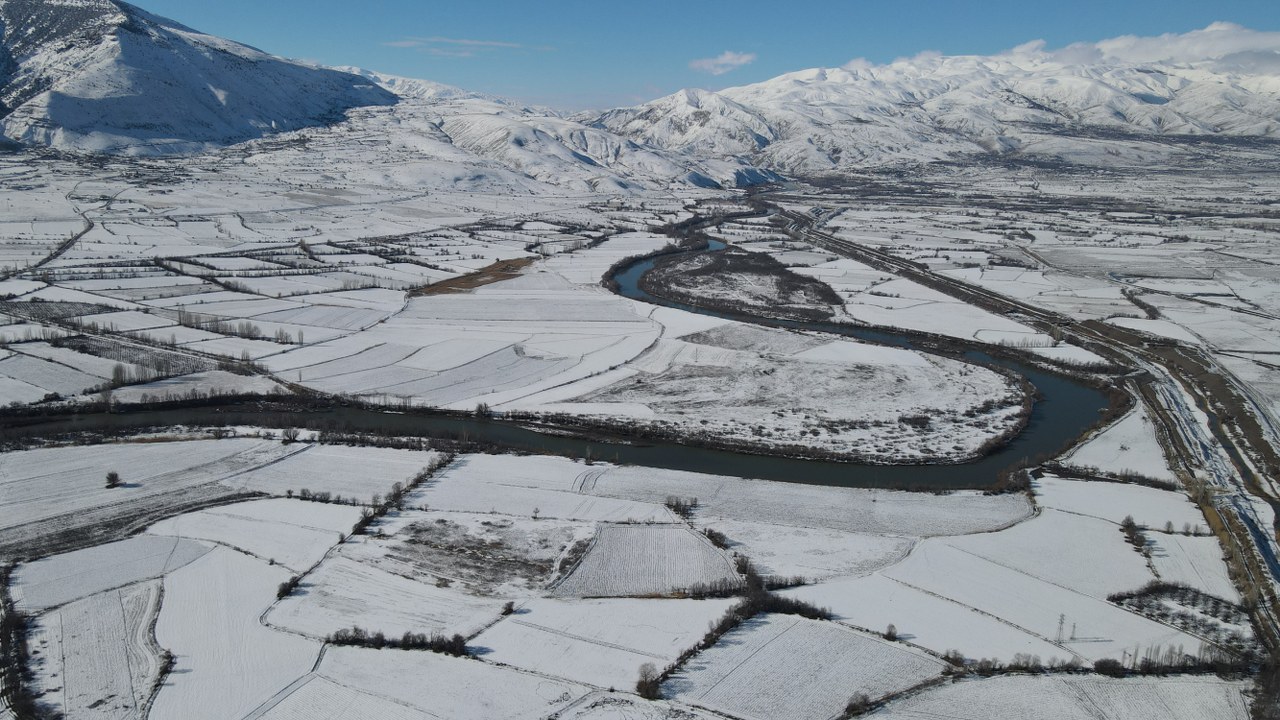 Karasu Nehri'nin Oluşturduğu Mendereslerin Kış Manzarası Mest Etti (1) 1280X720