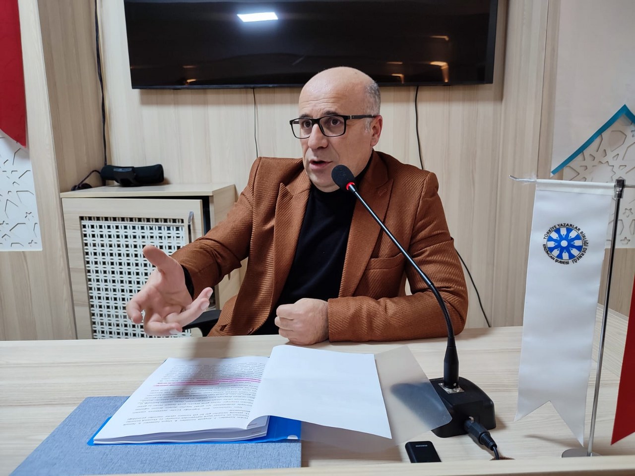 Vakıflar Bölge Müdürü Murat Uslu Yazarlar Birliği Erzincan Şubesinde Konuştu 1280X960