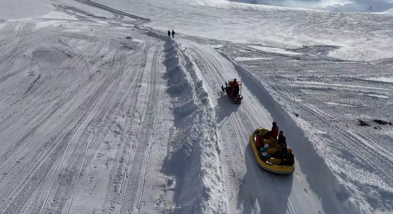 Ergan Dağı Kayak Merkezinde Kar Raftingi Renkli Görüntüler Oluşturdu (1) 1280X697
