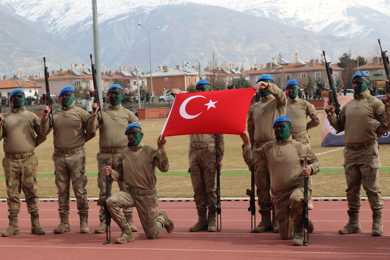 Solotürk Ve Komandoların Gösterisi Nefes Kesti (2) 1280X853