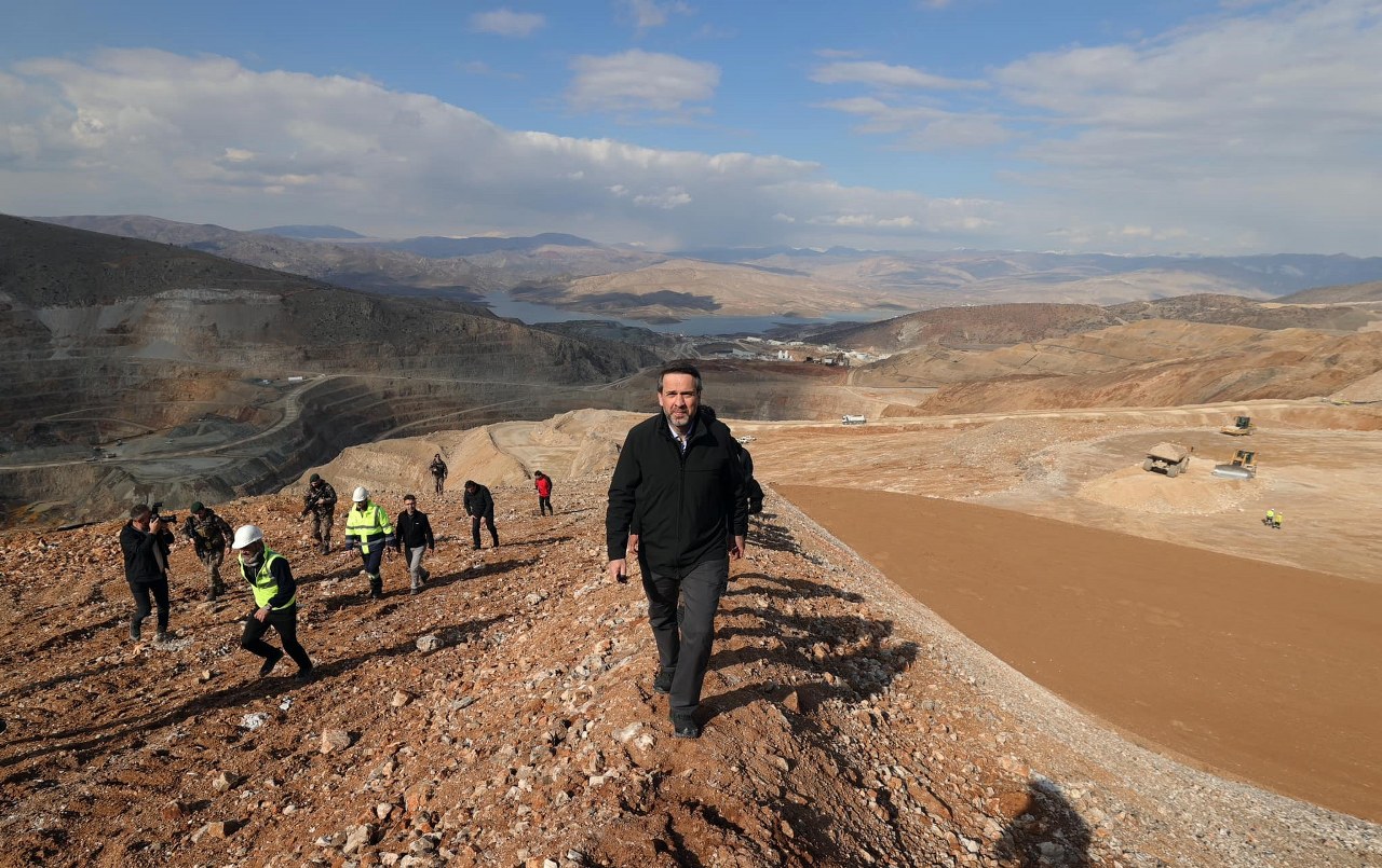 Toprak Altında Kalan Madencilerin Yakınları Heyelan Bölgesinde (2) 1280X805