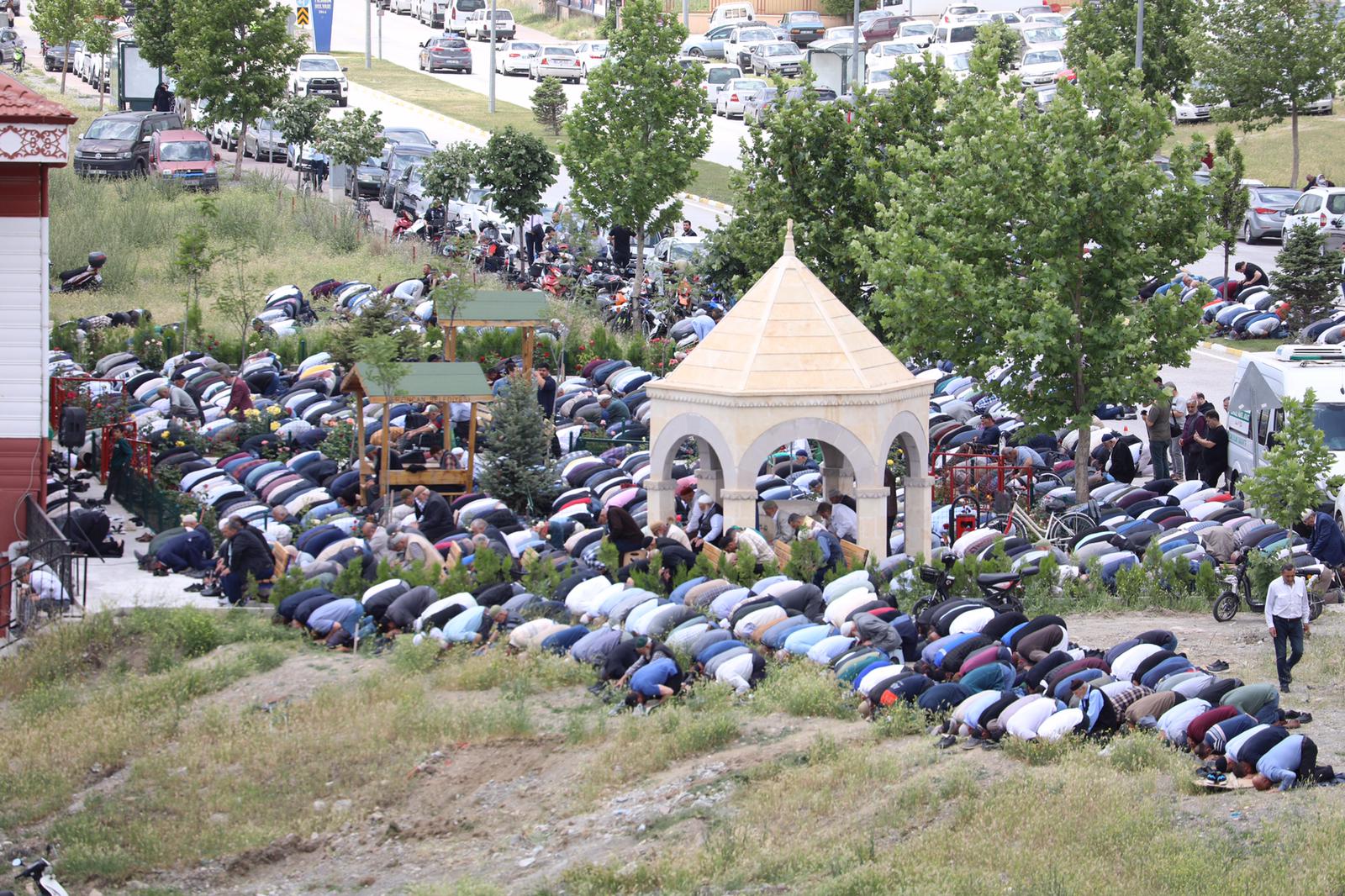 Muhammed Nayır Cenaze Namazı Ve Sonrası (1)