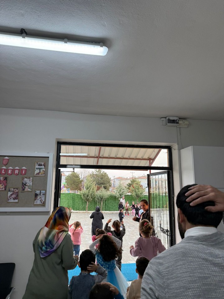 Binadan Öğrenci Tahliyesi 3 720X960