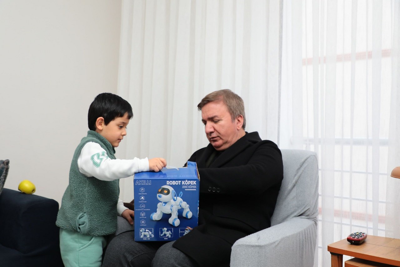 6 Şubat Depreminde, Tüm Ailesini Kaybeden Küçük Muhammet'e Ziyaret (1) 1280X854