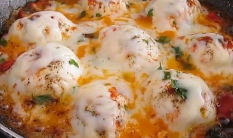 Domatesli Yumurta Kapama