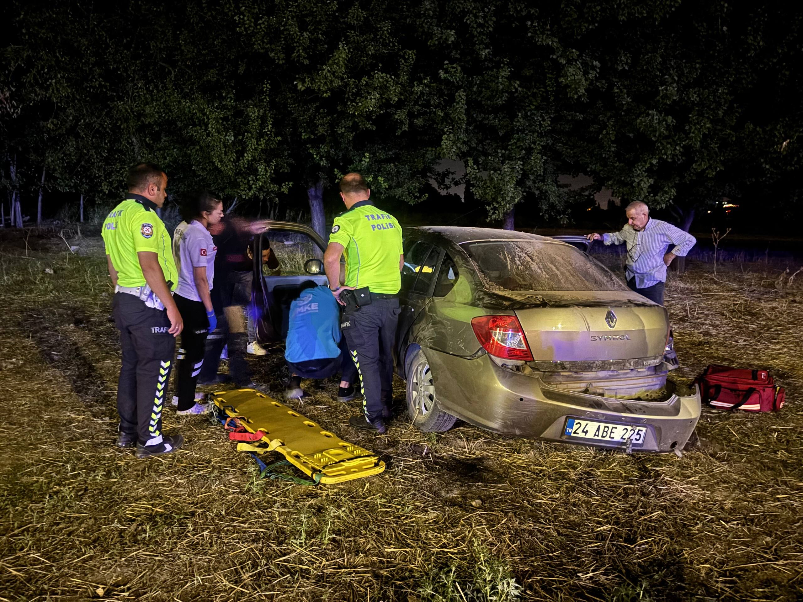 Erzincan'da Gece Yarısı Kaza: Araç 200 Metre Savruldu, 2 Yaralı (VİDEO)