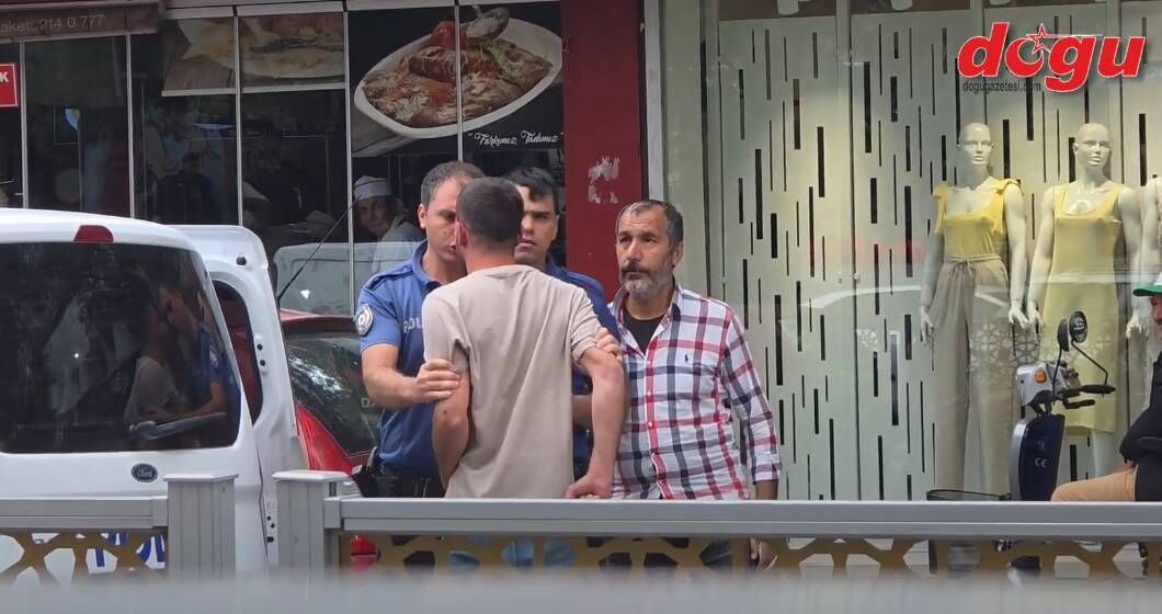 Erzincan’da Sarhoş Vatandaşın Sıradışı Hareketleri Polis Müdahalesiyle Son Buldu (VİDEO)