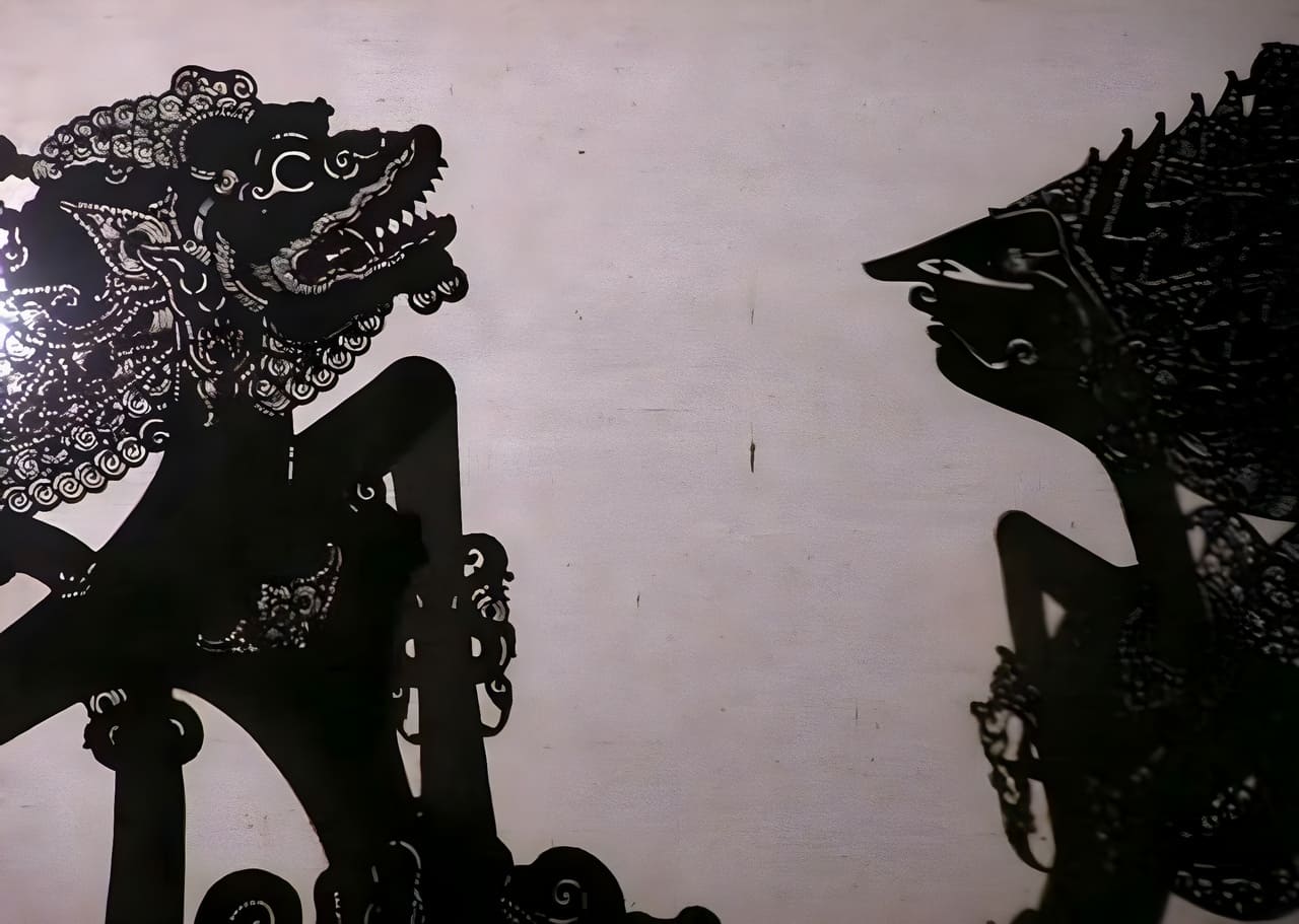 Gölgeler Kitabı Cadılık Ve Kara Büyünün Rehberi