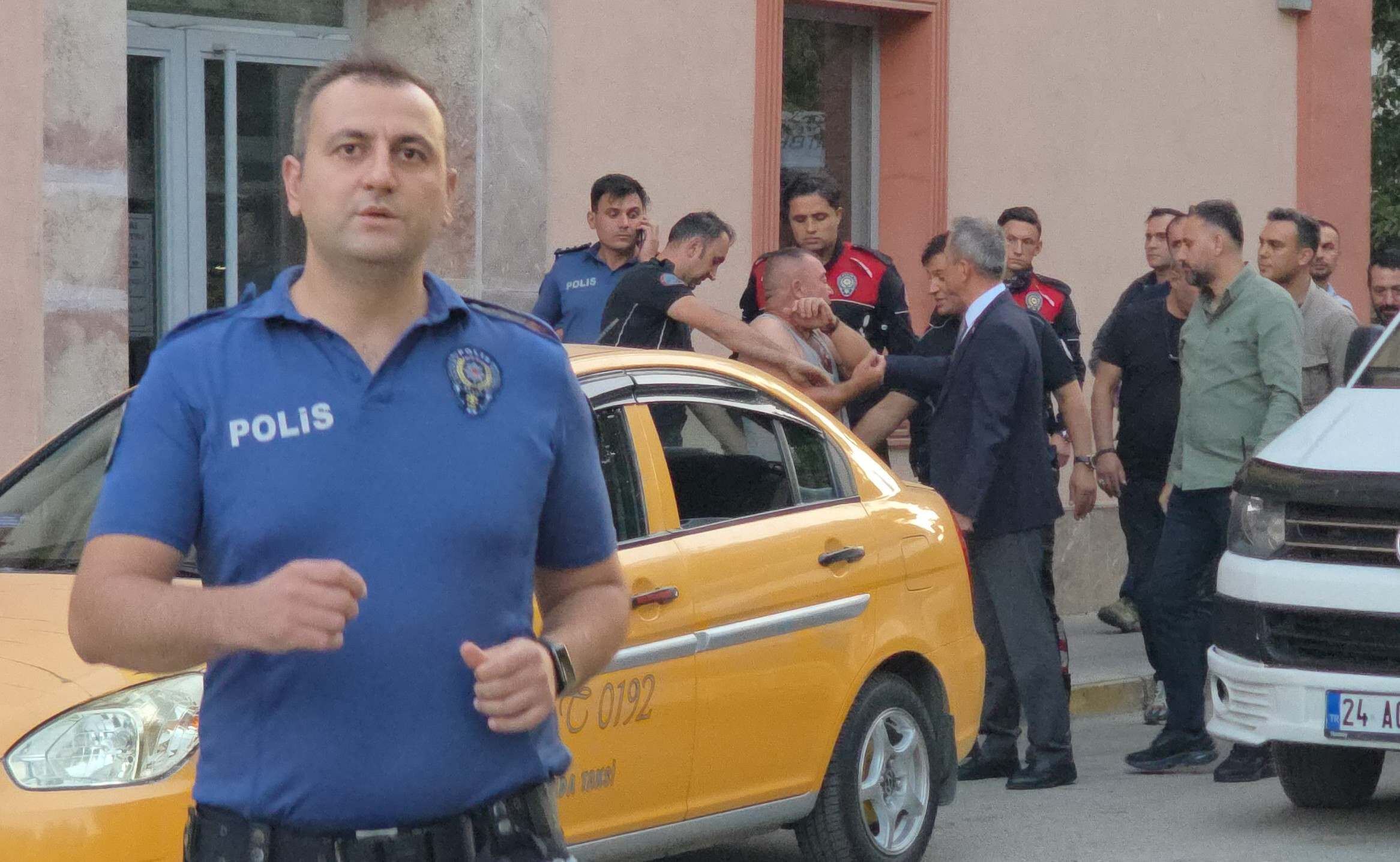 Kendine zarar veriyordu. Emniyet Müdür Yardımcısı Noktayı Koydu