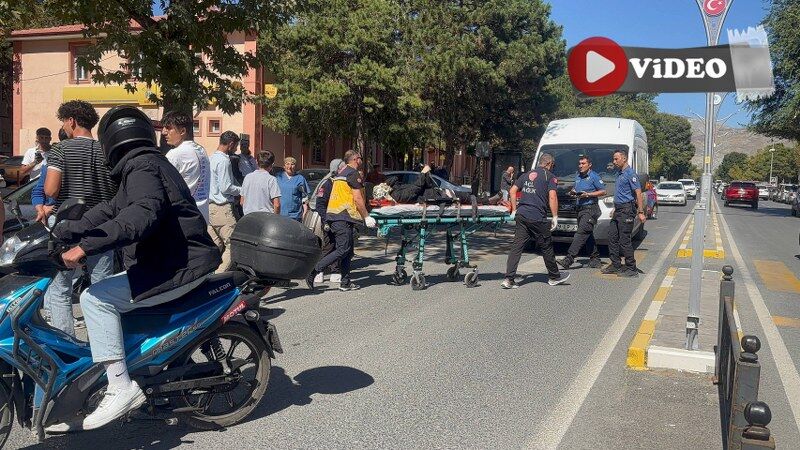 Ordu Caddesi’nde Motosiklet Yayaya Çarptı: 1 Yaralı (VİDEO)