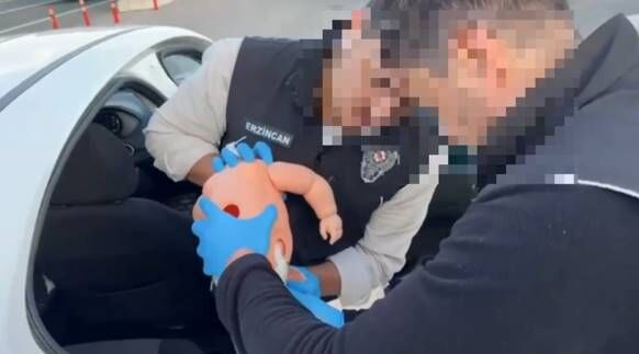 Erzincan'da Oyuncak Bebekten Uyuşturucu Çıktı (VİDEO)