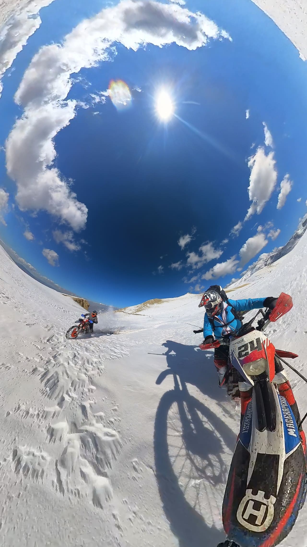 Ergan Daği Zi̇rvesi̇nde Kros Motorla Kayak