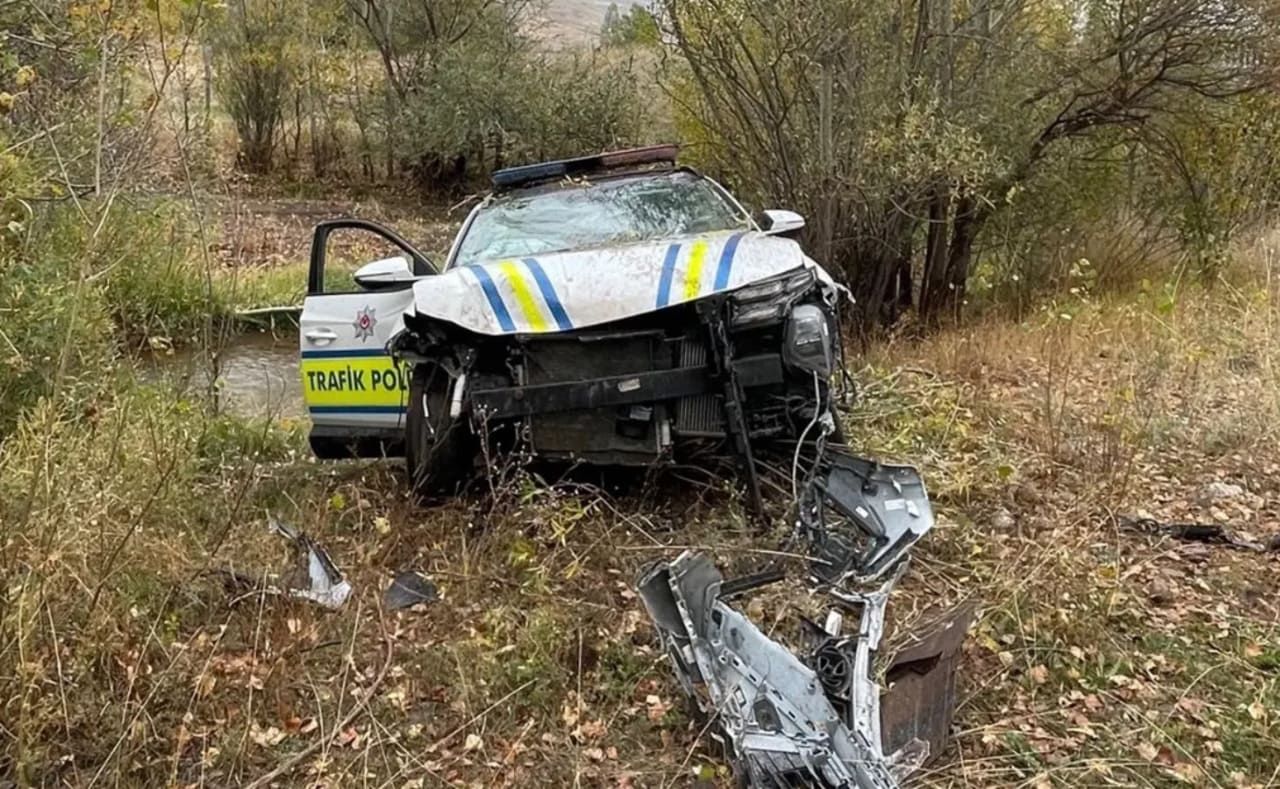 Erzincan'da Görev Başında Kaza: Polis Aracı Takla Attı!