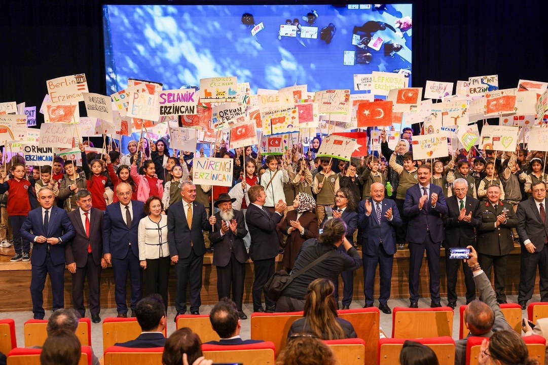 Erzincan’da Tarihî Sempozyum Başladı; Vali Aydoğdu’dan Anlamlı Mesaj (1) 1081X720