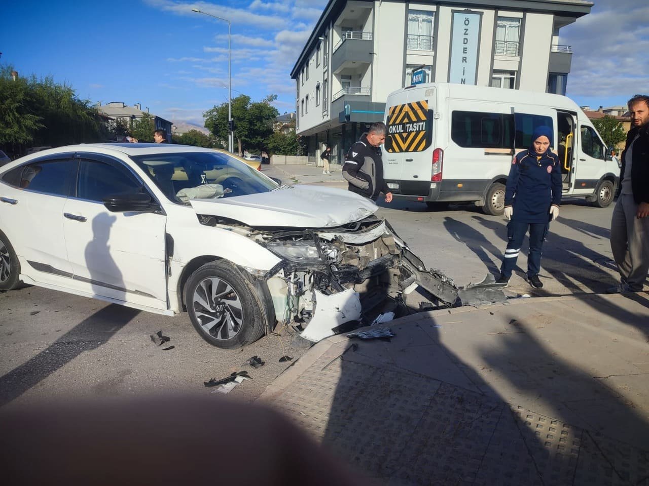 Erzincan'da işe gidiş saatinde trafik kazası