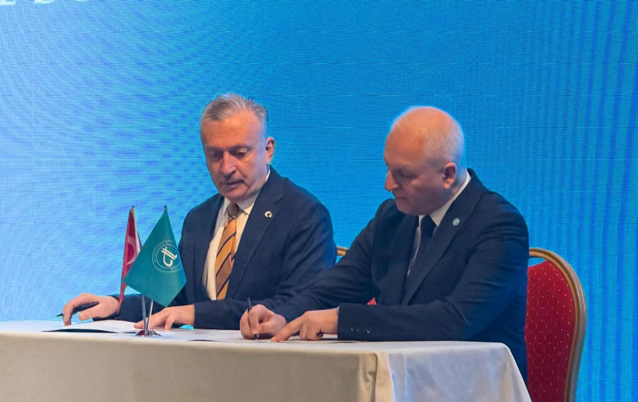 Akın Levent Ve Şahin Mustafayev Iyi Niyet Protokolü Imzalarken